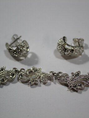 NOS Vintage Avon Costume Jewelry Set
